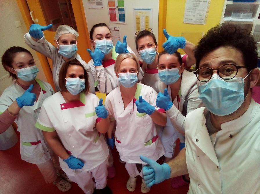 Reims Des Puericulteurs Aux Petits Soins Pour Les Enfants Des Soignants