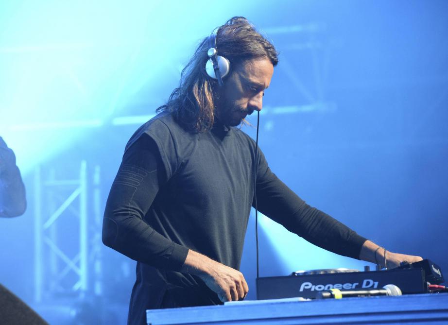 Bob Sinclar offre un mix depuis le toit de l'Arc de Triomphe