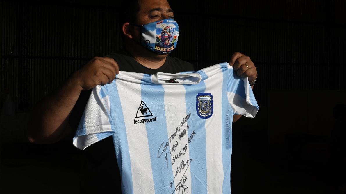 Maillot signe maradona