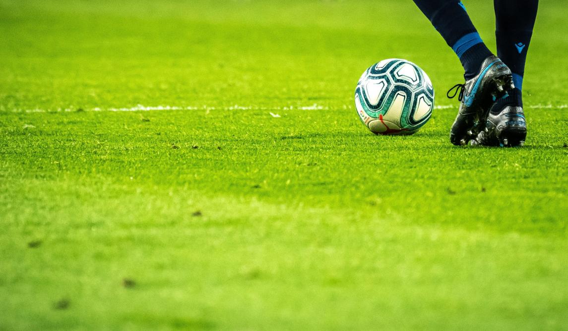 Strasbourg malgré l’interdiction de rassemblements près de 400 personnes assistent à un match de foot