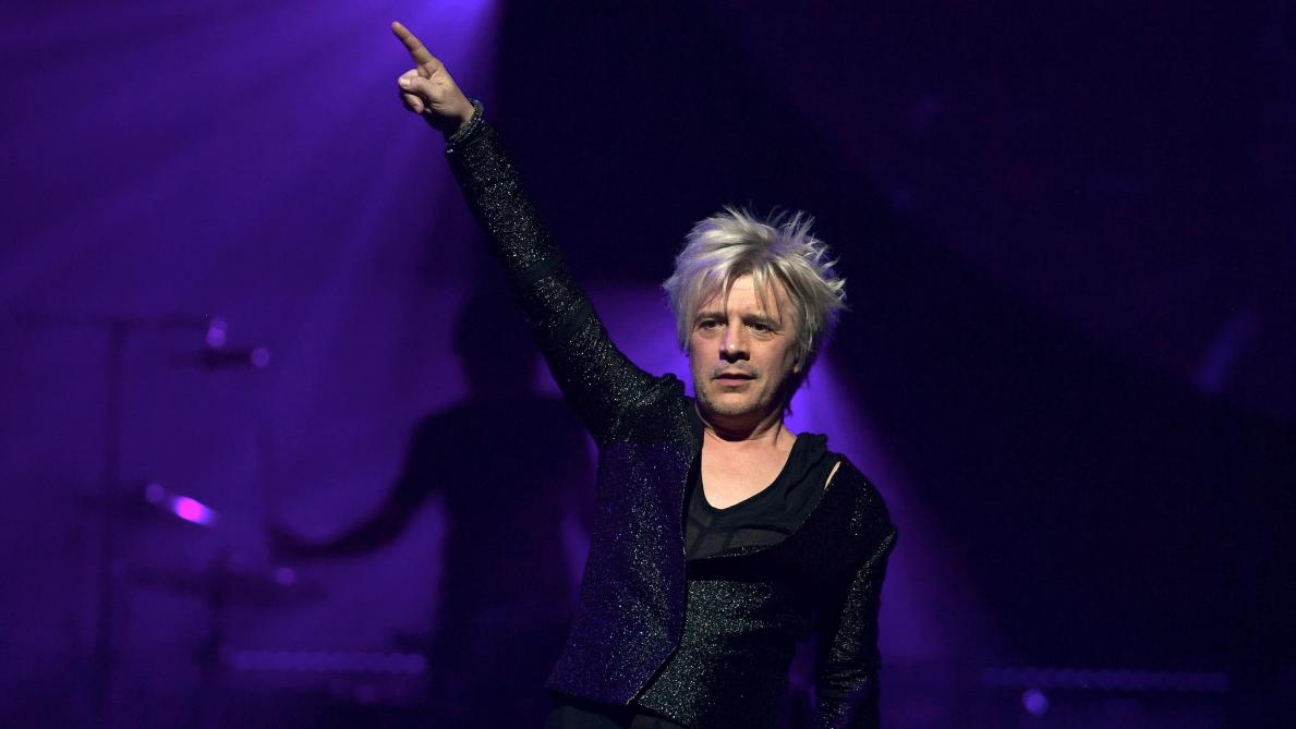 40 ans et toujours en haut — Indochine 40 ans et toujours en haut — Indochine