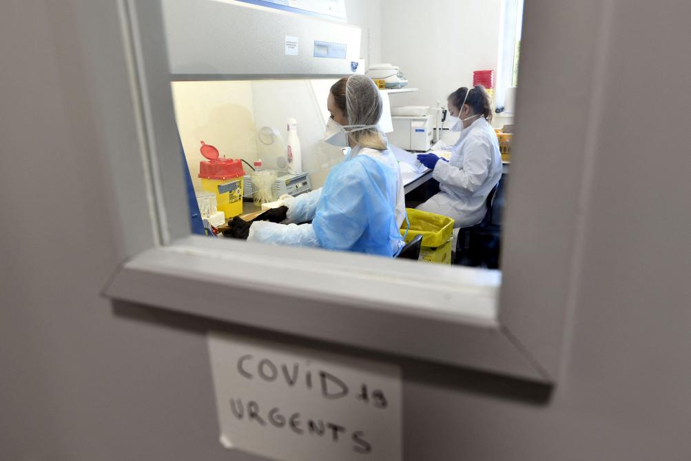 239 chercheurs alertent l'OMS sur la transmission du coronavirus dans l'air