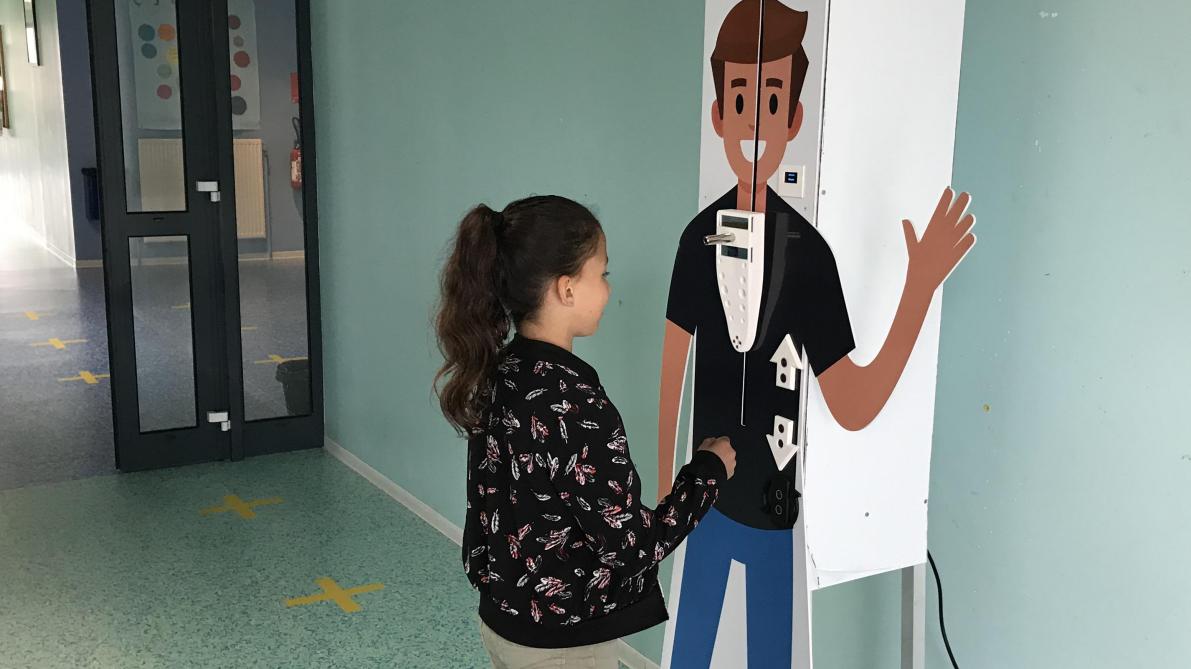 Photos Video Un Automate Prend La Temperature Des Ecoliers A Fumay