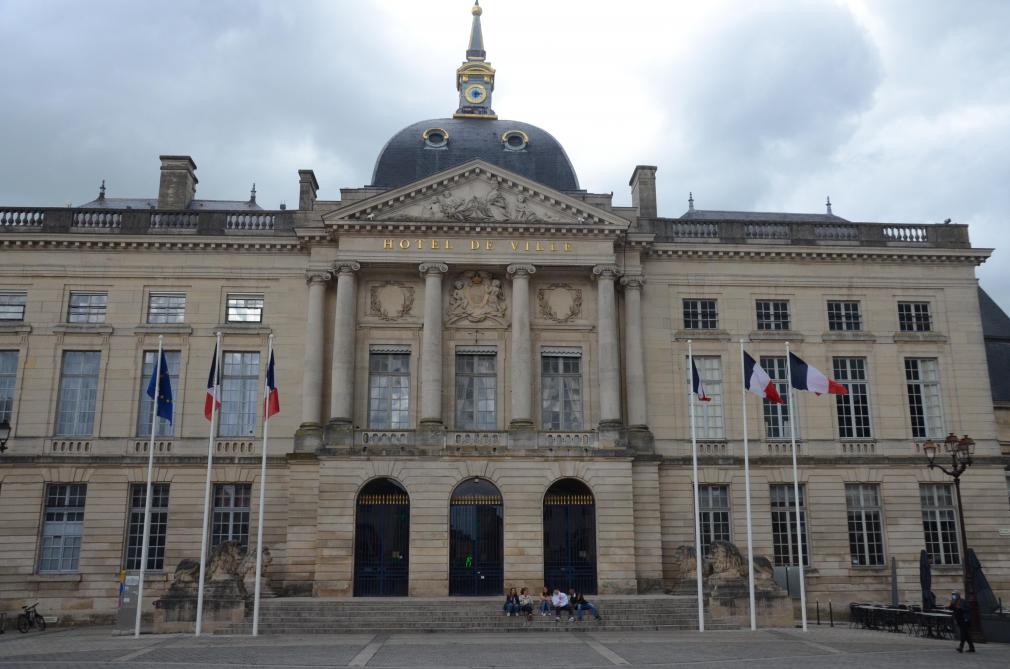 L Hotel De Ville De Chalons En Champagne Ferme A Cause Du Coronavirus 95 Collaborateurs Invites A Se Faire Tester