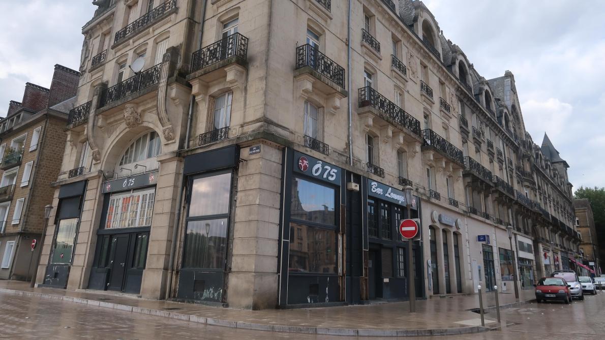 Vers Le Retour D Une Brasserie Place De L Hotel De Ville A Charleville Mezieres