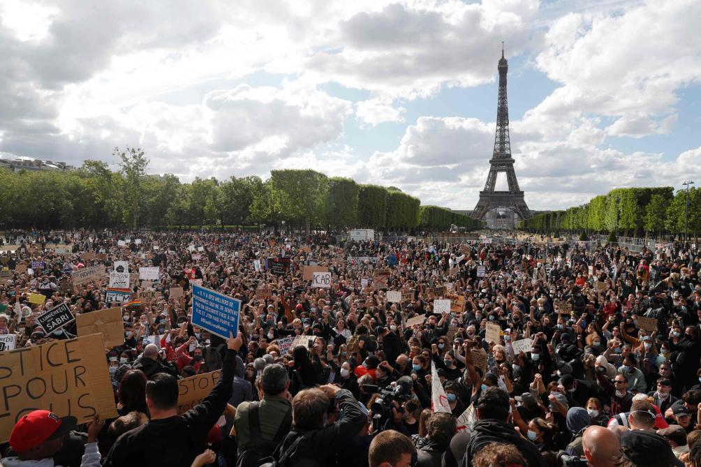 Violences Policieres Des Milliers De Personnes Manifestent En France