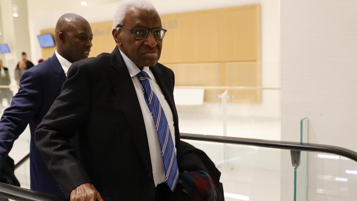 Quatre Ans De Prison Requis Contre Lamine Diack Cinq Pour Son Fils
