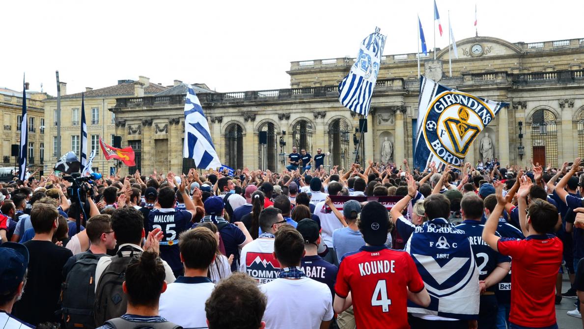 La mairie de Bordeaux, théâtre inattendu du conflit supporters-direction des Girondins La mairie de Bordeaux, théâtre inattendu du conflit supporters-direction des Girondins