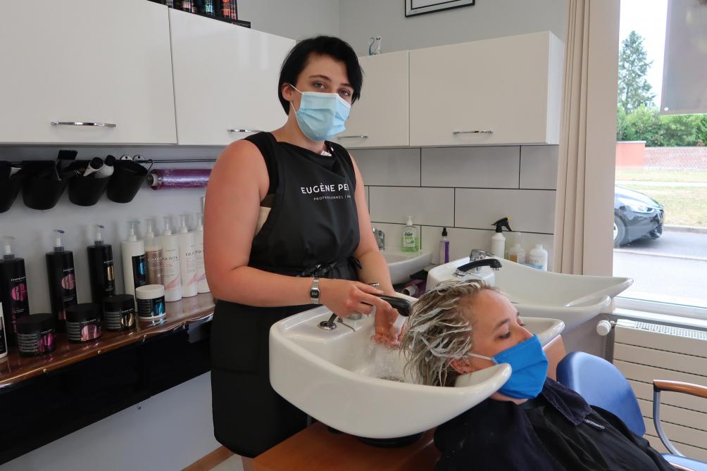 A Couvron La Nouvelle Coiffeuse Releve La Tete Malgre La Crise