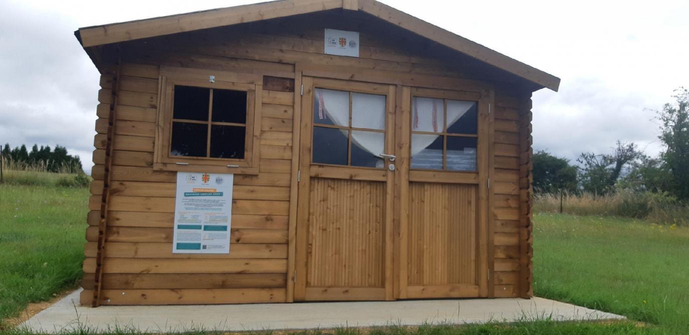 Un Chalet Pour Les Chats Est Installe A Poix Terron Un Chalet Pour Les Chats Est Installe A Poix Terron