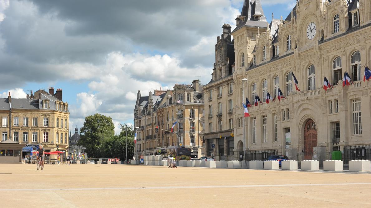À CharlevilleMézières, «une jolie place» de l’hôtel de ville, et après? À CharlevilleMézières, «une jolie place» de l’hôtel de ville, et après?