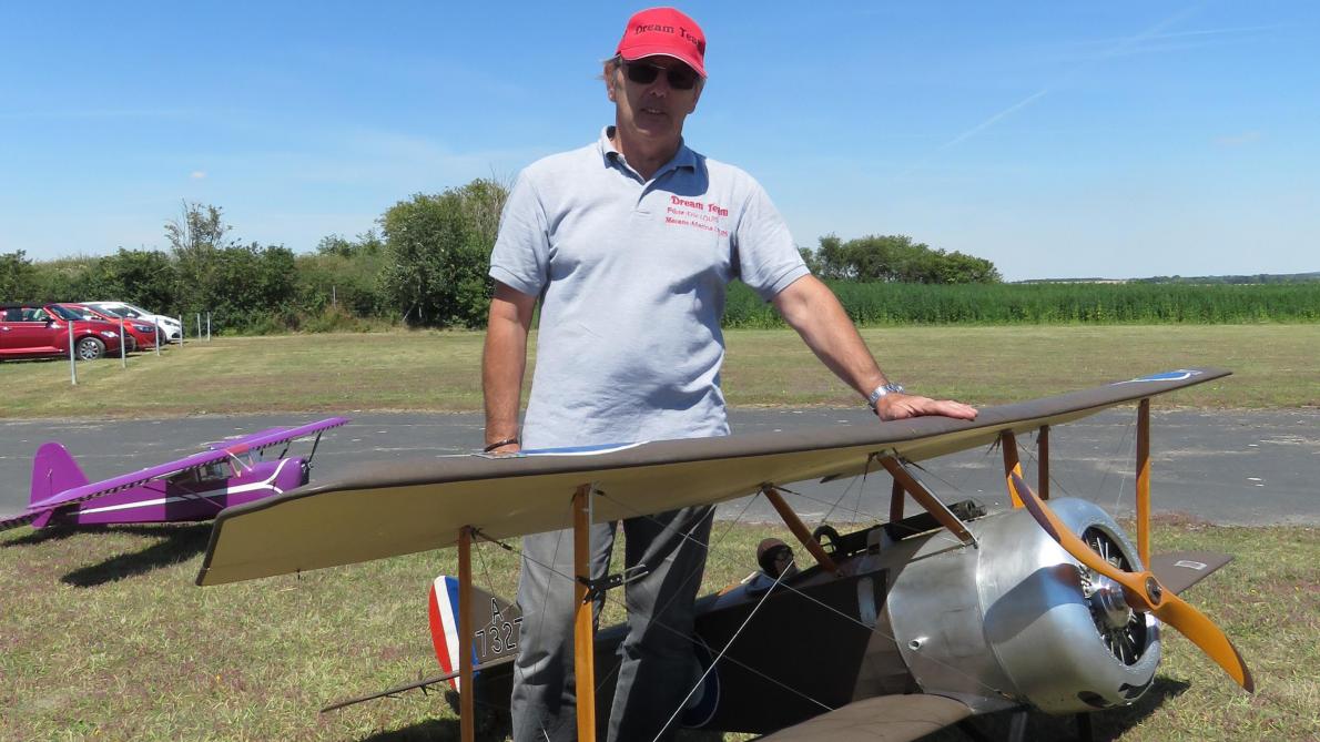 Vrilles Et Loopings Dans Le Ciel Bleu De Barberey Saint Sulpice