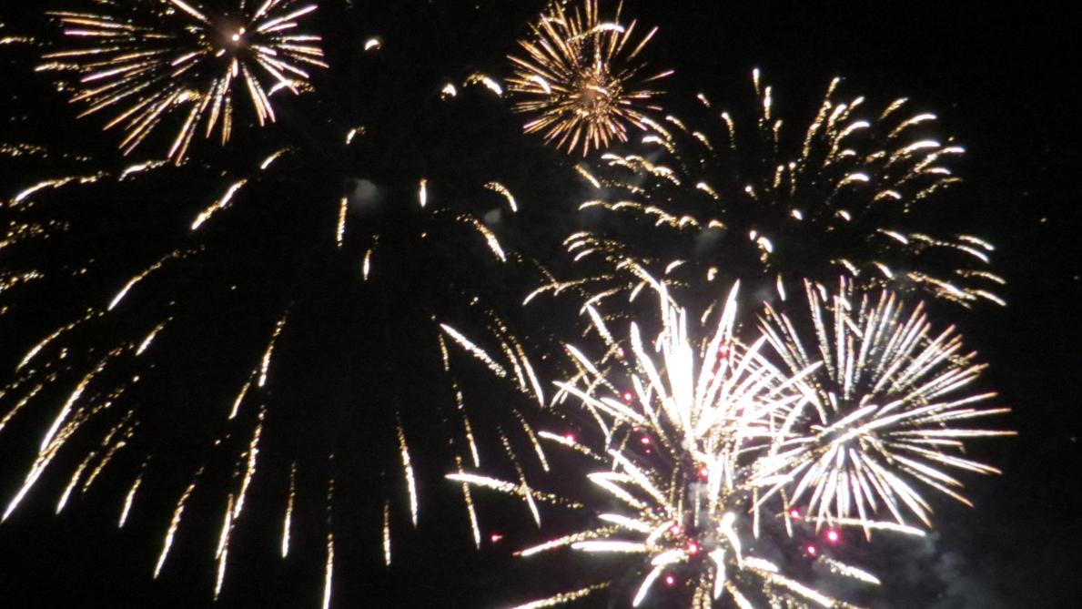Bar Sur Aube Un Feu D Artifice Sous Haute Securite Sanitaire