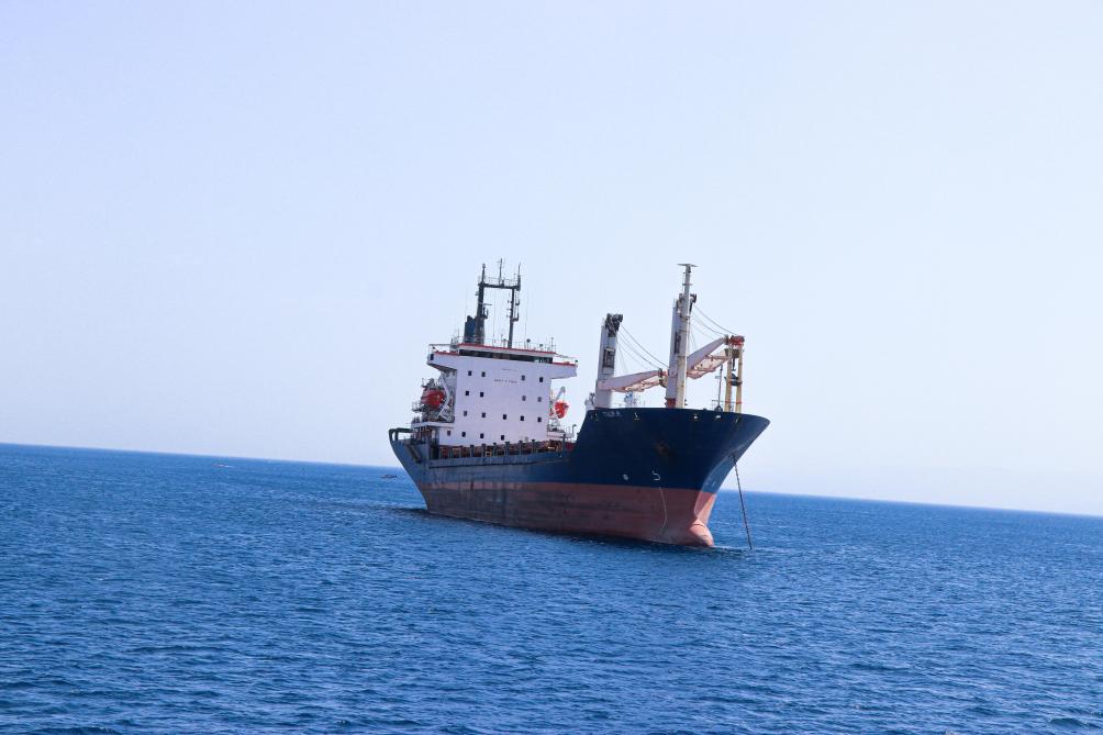 Maree Noire Un Petrolier En Train De Tomber En Morceau Menace La Mer Rouge