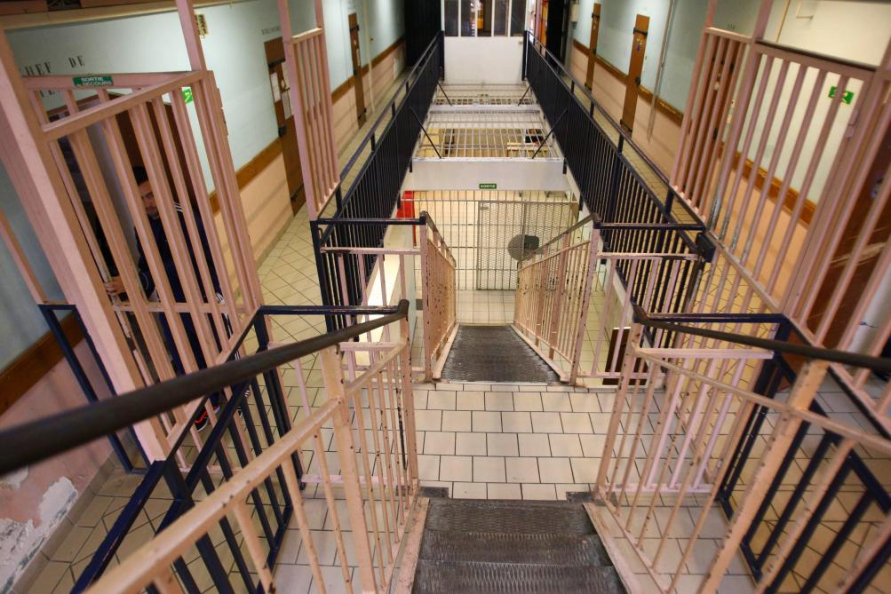 Condamne Pour Avoir Passe 7500 Appels Depuis Sa Cellule Et S Etre Evade De La Prison De Reims