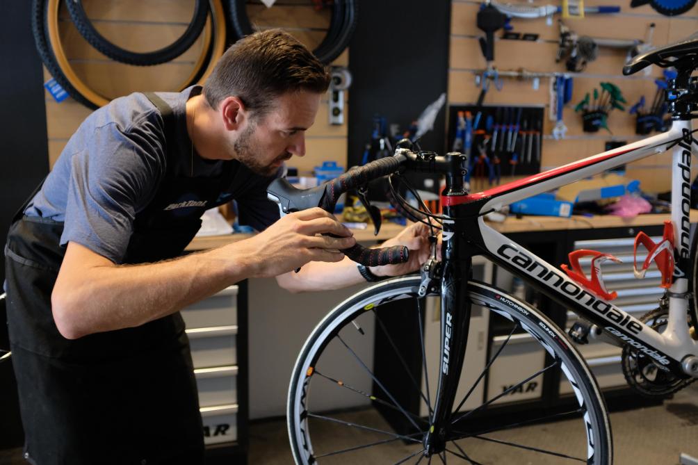 A Vitry Le Francois Une Boutique Vend De La Draisienne Au Velo De Champion