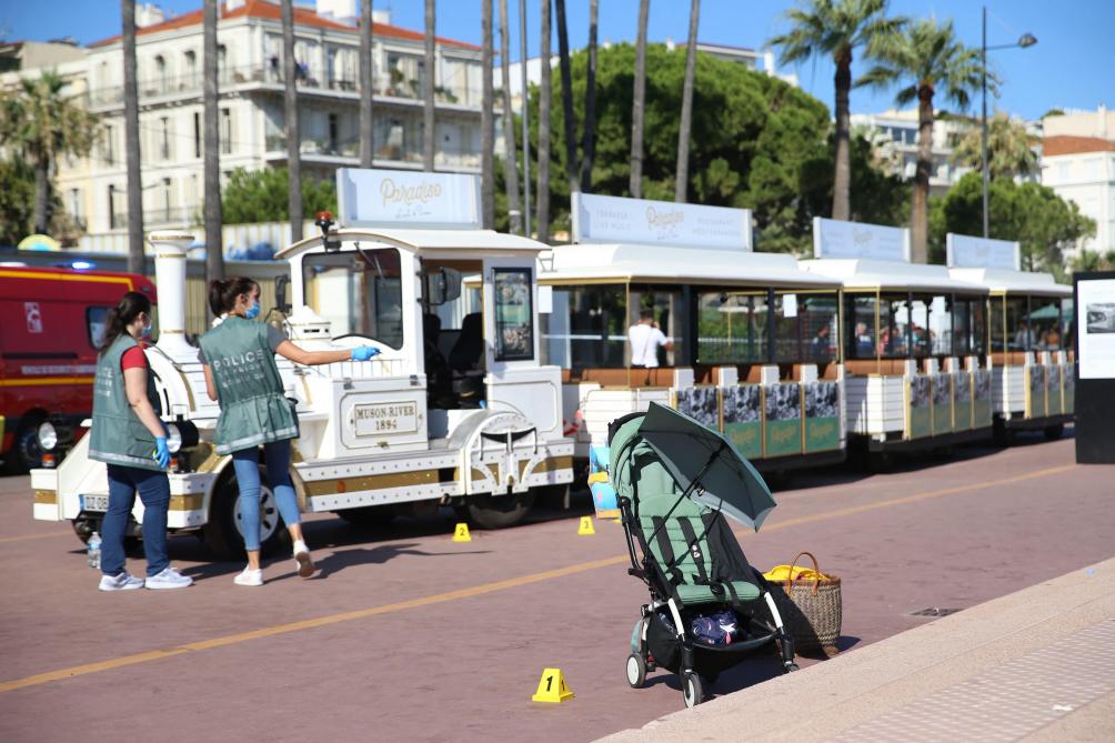 Cannes Un Bebe De 18 Mois Meurt Renverse Par Le Petit Train Touristique
