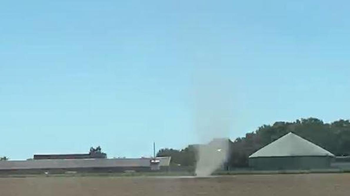 Video Une Petite Tornade Filmee Entre Reims Et Chalons Video Une Petite Tornade Filmee Entre Reims Et Chalons