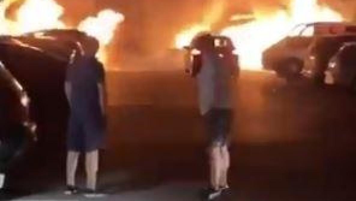 Treize Voitures Brulees La Police Et Les Pompiers Vises Par Des Tirs De Mortiers Dans Deux Quartiers De Reims