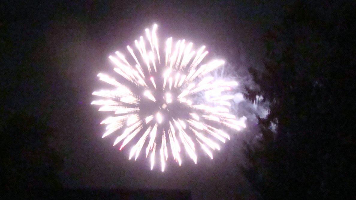 Un Feu D Artifice Seme L Emoi Samedi Soir A Reims