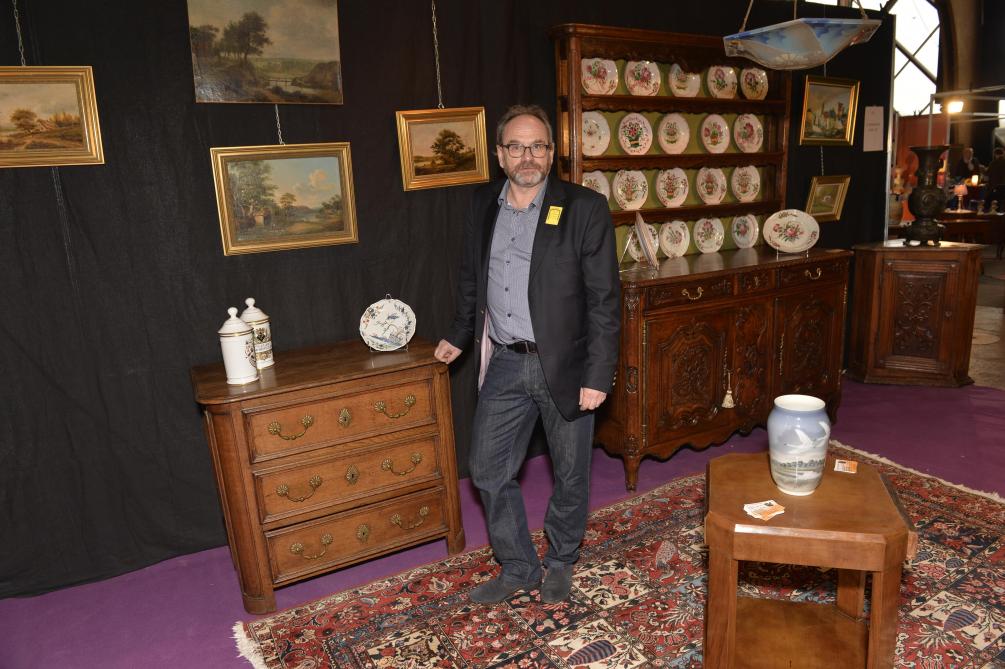 A Charleville Mezieres Yannick Vesseron Sort Ses Antiquites