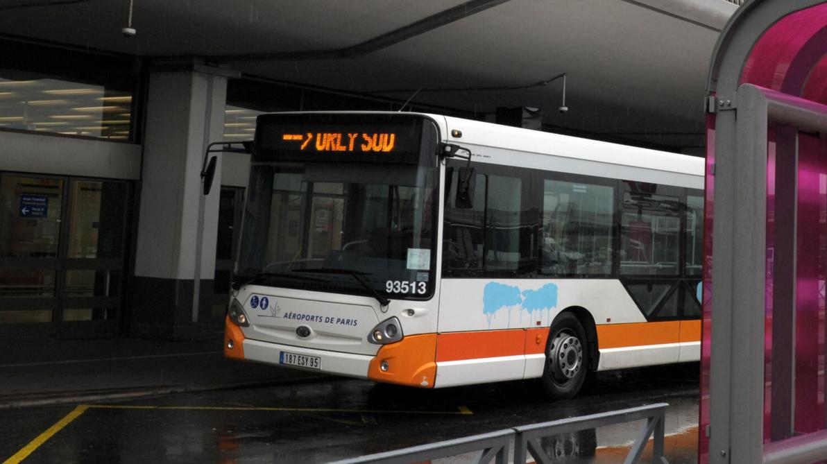 Un Bus Attaque A Orly Une Personne Aurait Ete Enlevee