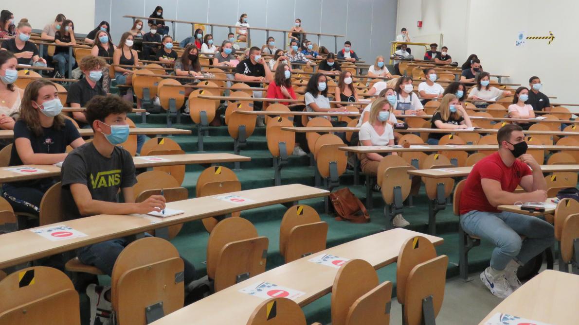 Retour Masque Sur Les Bancs De La Fac Pour Les Etudiants Aubois