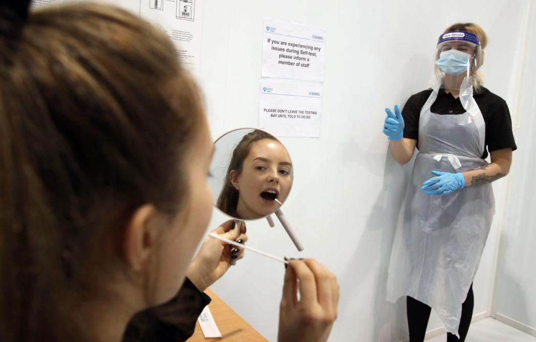 covid 19 l utilisation des tests salivaires autorisee en cas de symptomes