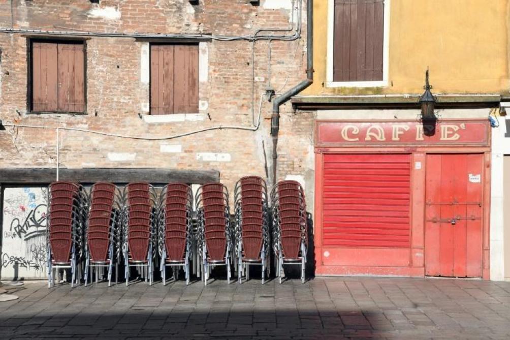 Zone D Alerte Maximale Fermeture Des Restaurants A Aix Marseille Et En Guadeloupe