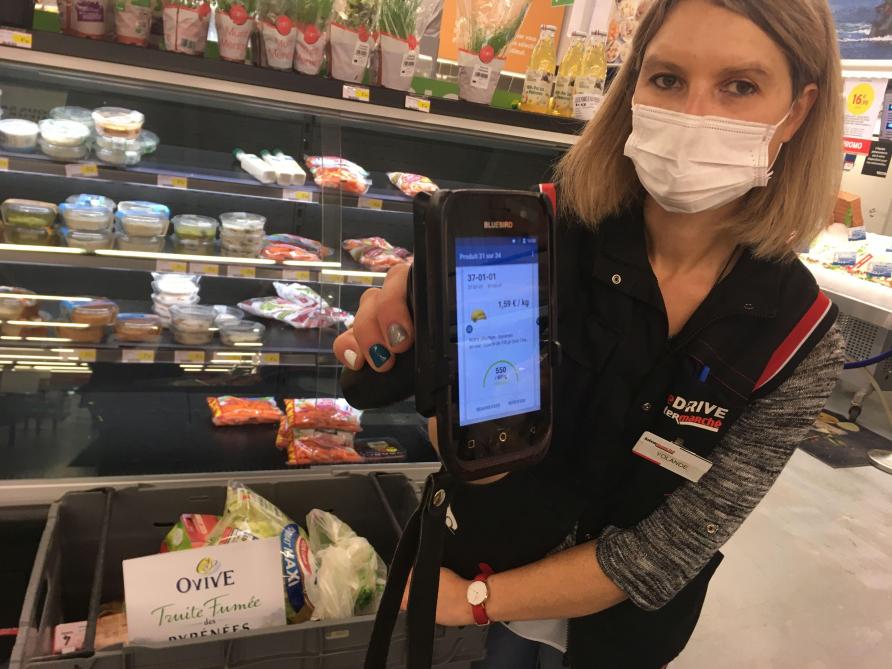 L Incroyable Talent Des Employes Du Drive Des Supermarches