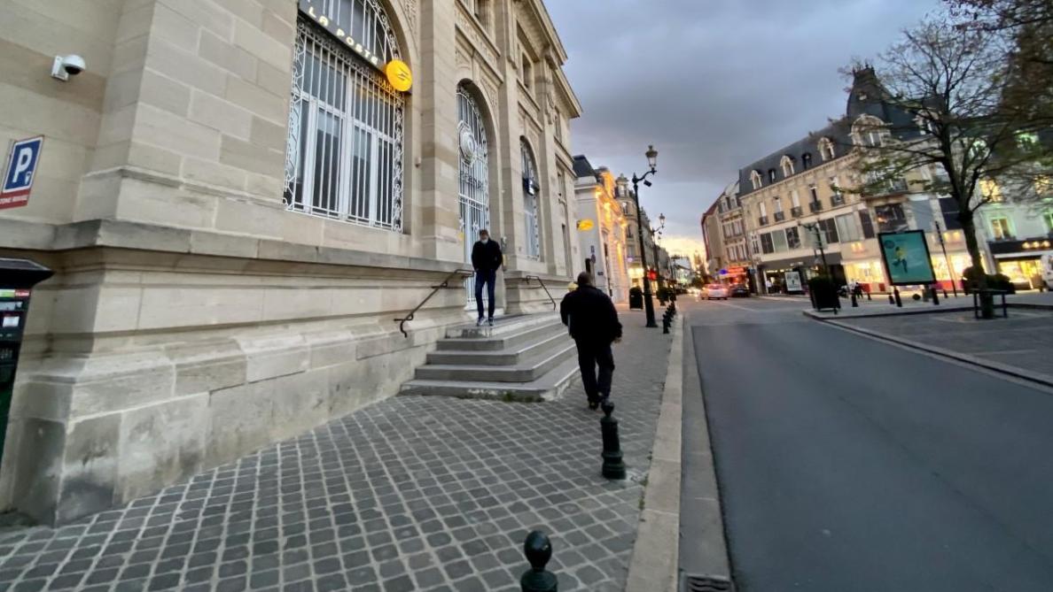 La Poste D Epernay Rouvre En Horaires Reduits