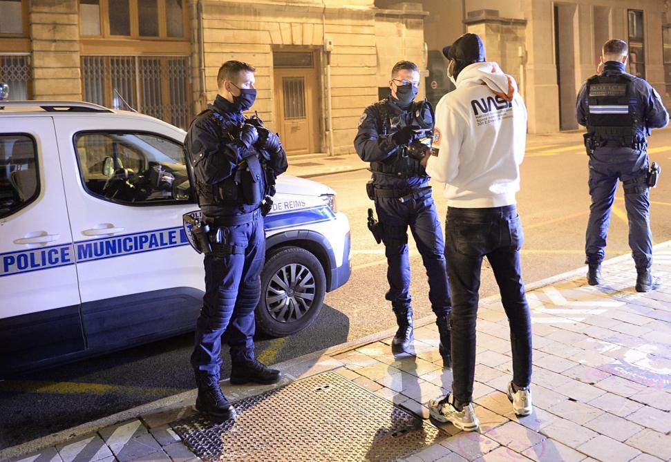 Un Samedi Soir De Confinement Avec La Police Municipale De Reims Un Samedi Soir De Confinement Avec La Police Municipale De Reims