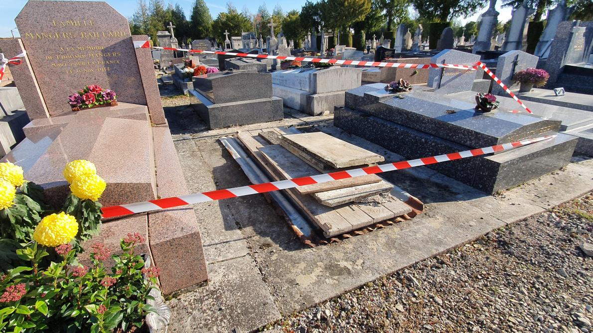 Apres La Chute Dans Un Caveau Au Cimetiere De Troyes La Mairie Reagit Mickey mouse, le personnage qu'il a imagine, l'a fait connaitre dans le il invente les personnages de mickey et de sa bande et realise les premiers dessins animes parlant. un caveau au cimetiere de troyes