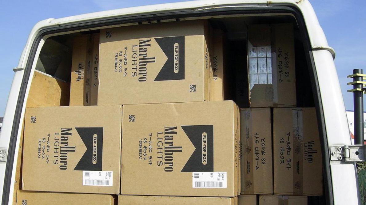 Interpelle Sur L A26 Pres De Laon Avec 2400 Cartouches De Cigarettes Dans Le Coffre