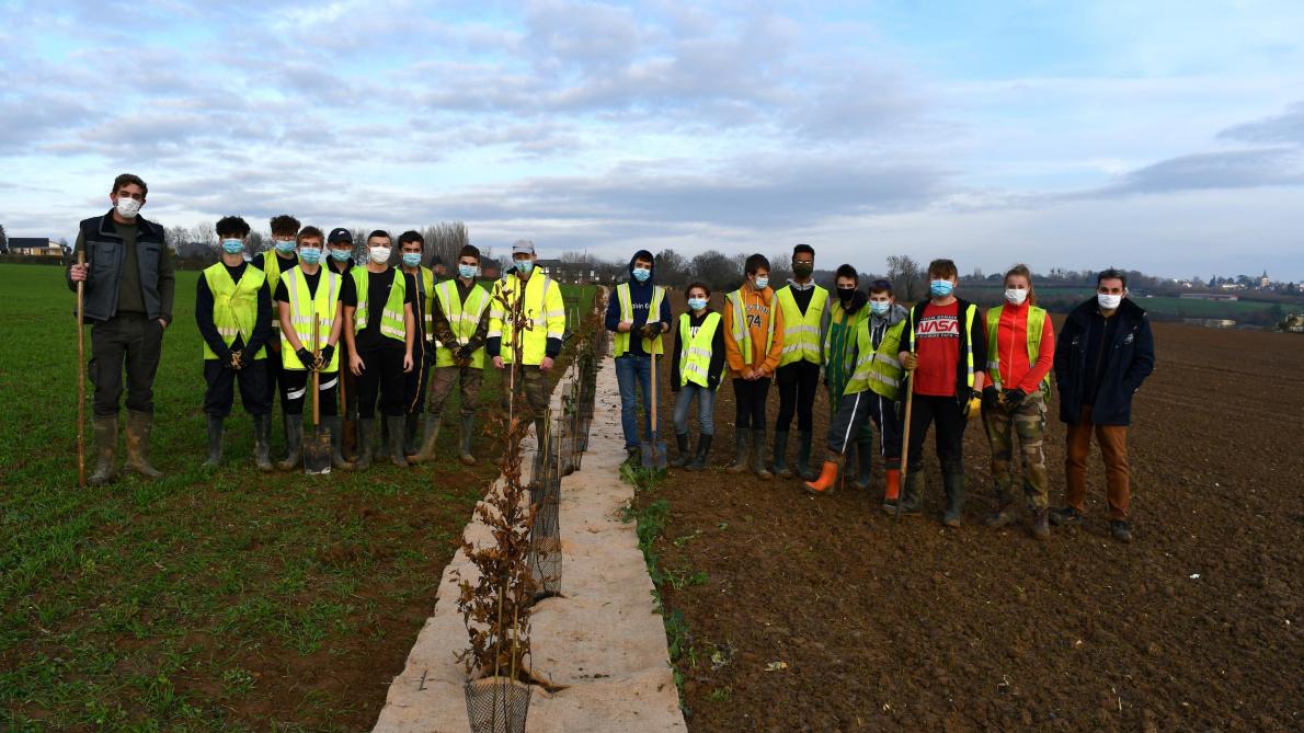 Des haies bocagères plantées au lycée agricole à FontainelèsVervins