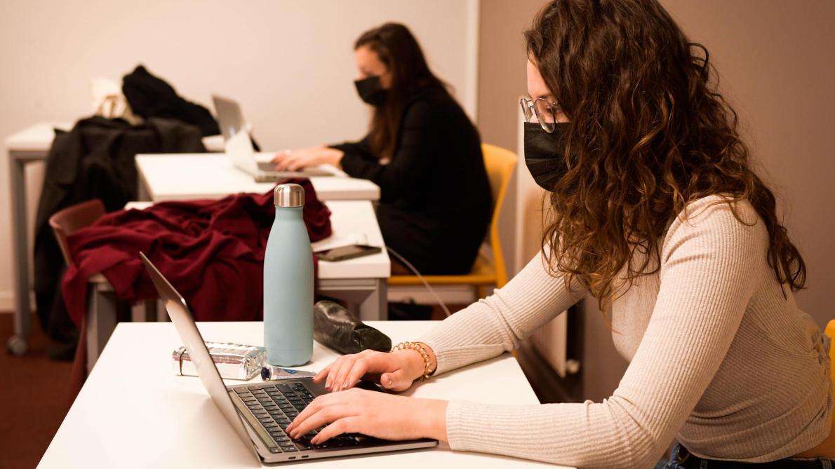 L Application Jeun Est Offre Aux Lyceens Et Etudiants Une Enveloppe De 50 Euros Pour Acheter