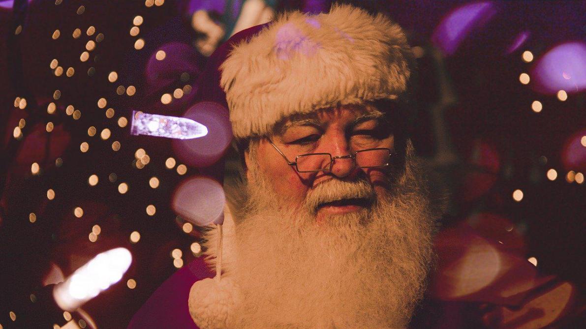 Stock de jouets, galère avec les masques... le Père Noël se confie avant  les fêtes