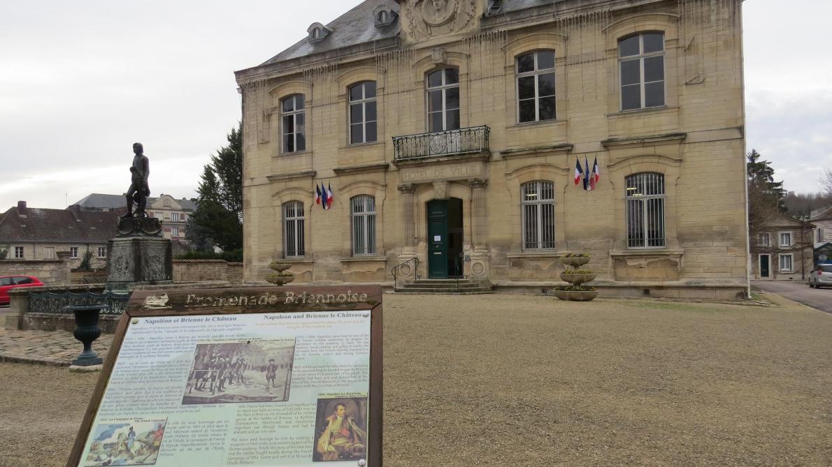 Chateau A Vendre 1 Euro Symbolique 2021 Brienne-le-Château : pourquoi les finances de la Ville sont un dossier  sensible