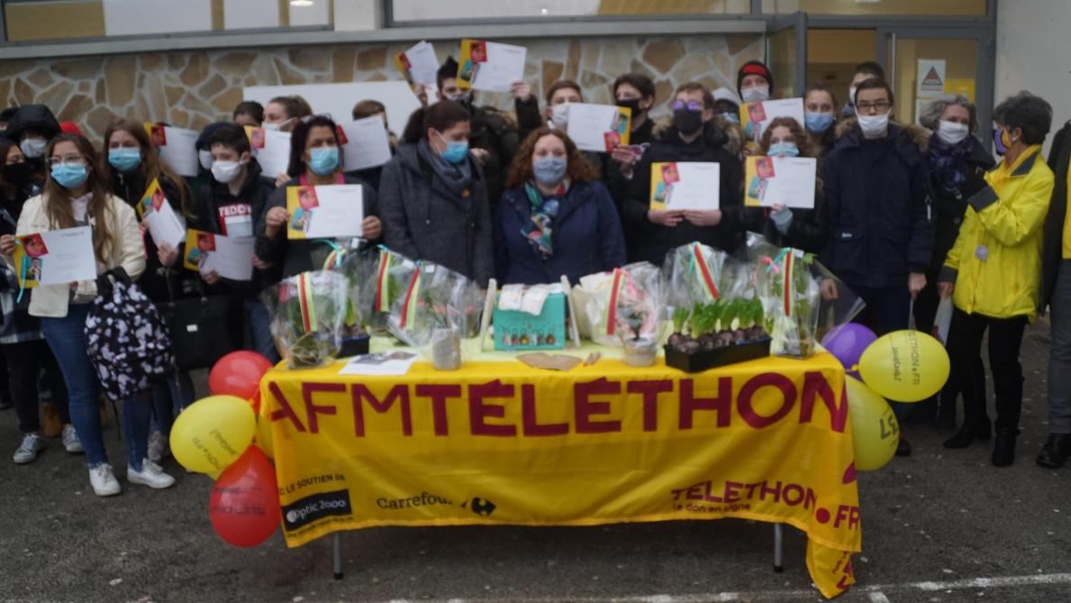 Un chèque de 850 € pour le Télethon grâce aux collègiens de Saint-Memmie