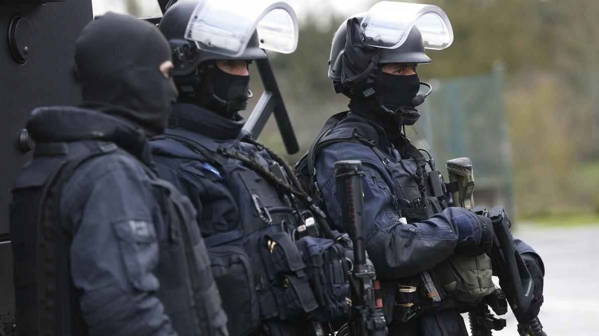 Gendarmes Tues Dans Le Puy De Dome Le Forcene Retrouve Mort