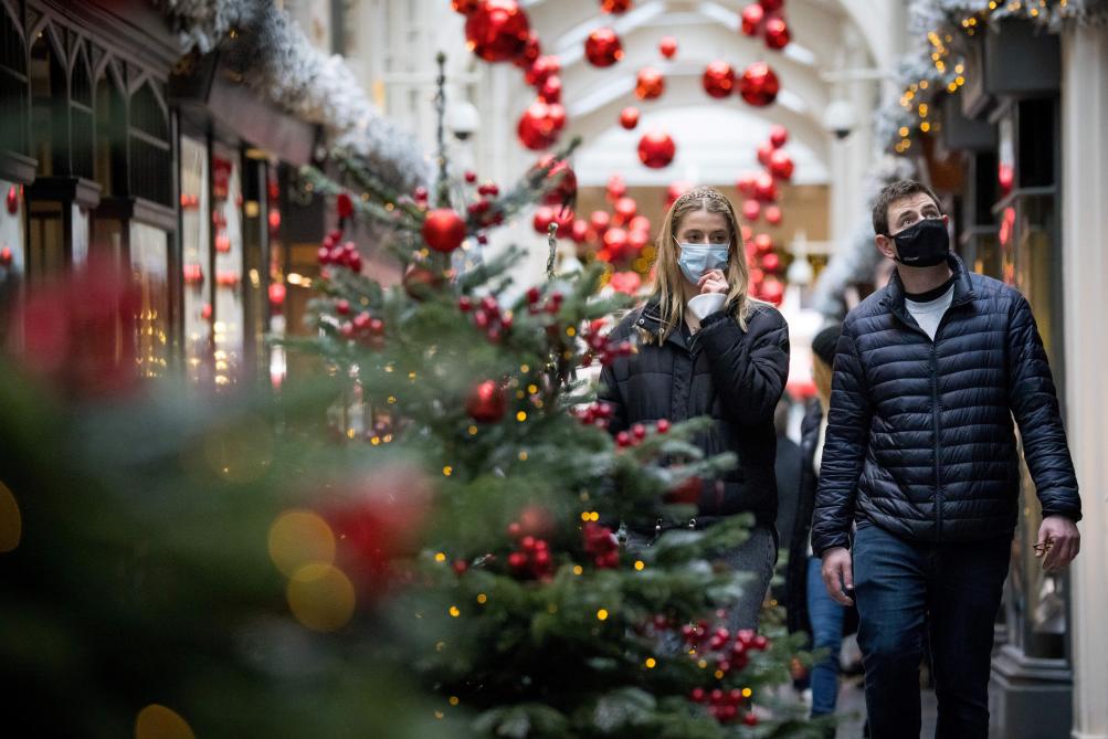 Covid-19 : une veille de Noël particulièrement fragile en France