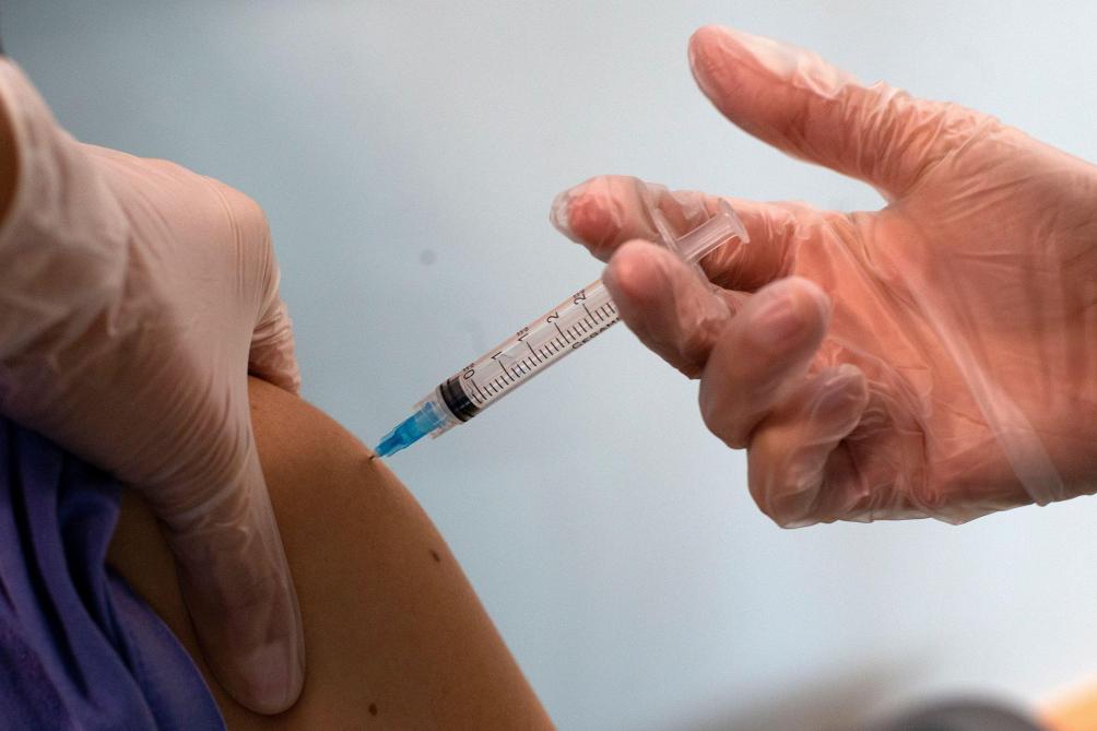 effets indesirables la surveillance du vaccin pfizer biontech commence dimanche