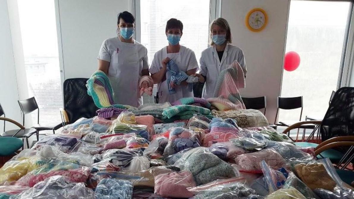 Elles Tricotent Pour Les Bebes Qui Naissent A La Maternite De Laon