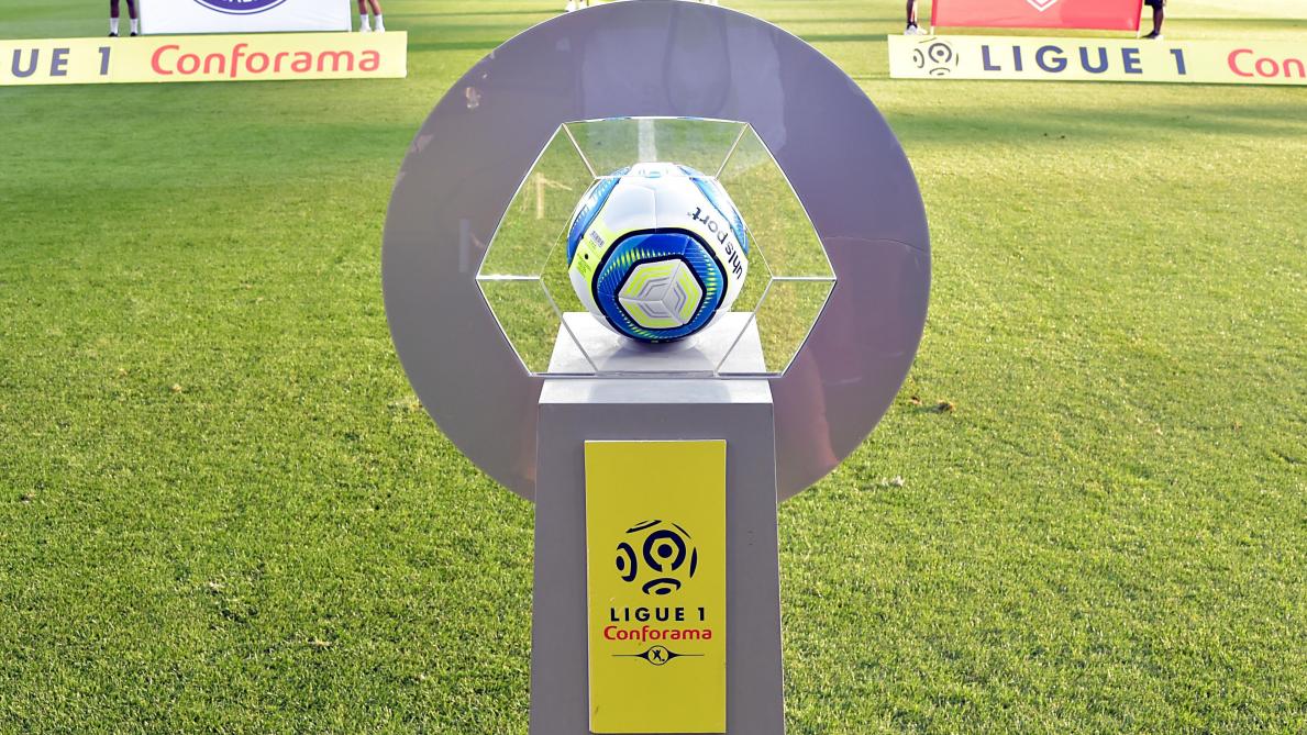 Les footballeurs de Ligue 1 encouragés à négocier des baisses salariales Les footballeurs de Ligue 1 encouragés à négocier des baisses salariales