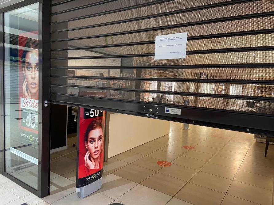Ambiance Morose Dans La Galerie Marchande A Cormontreuil