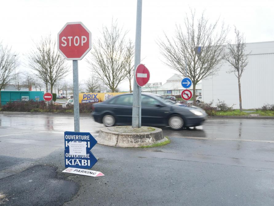 Pas toujours simple de circuler dans la zone commerciale de La