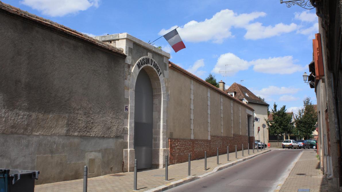 Un Cluster A La Maison D Arret De Troyes
