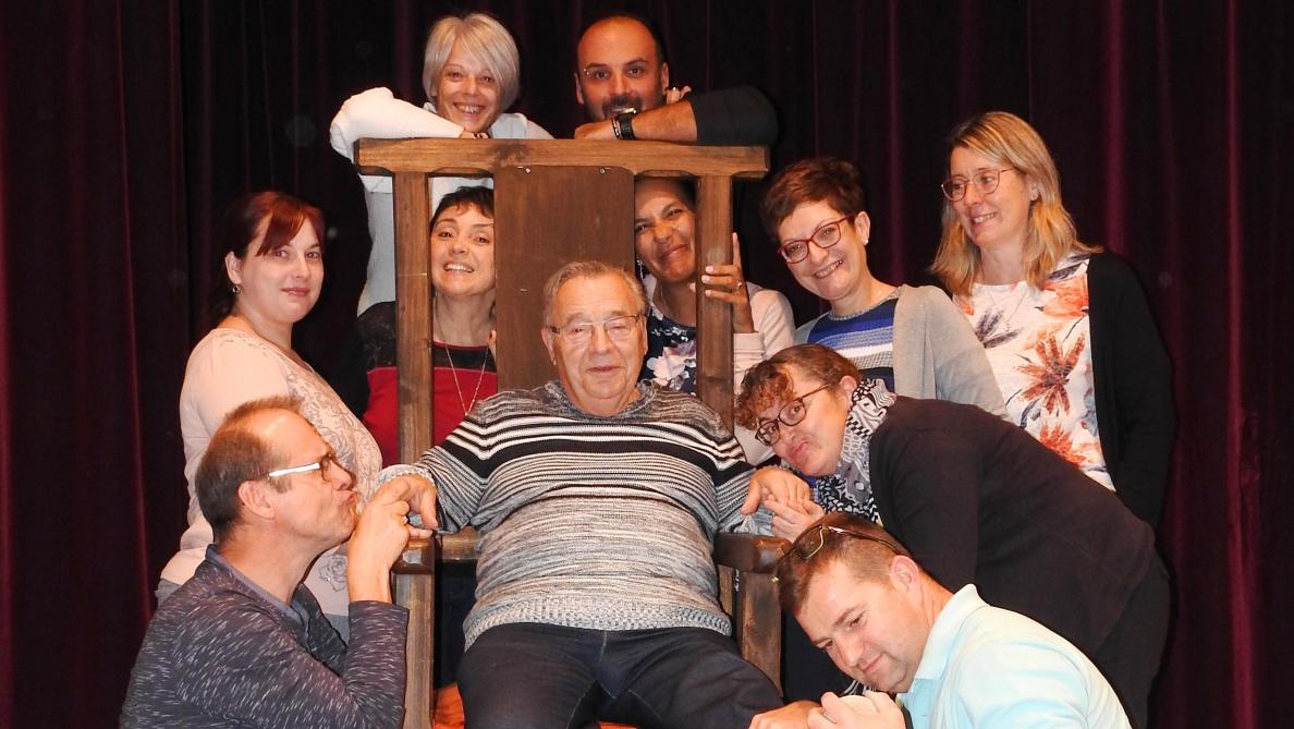 La Troupe De La Mjc De Marigny Le Chatel Se Languit De La Scene La Troupe De La Mjc De Marigny Le Chatel Se Languit De La Scene