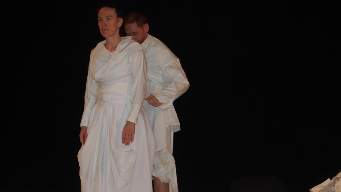 C Est Coton Un Voyage Sensoriel Dans Nos Armoires Avec La Compagnie Gingolph Gateau En