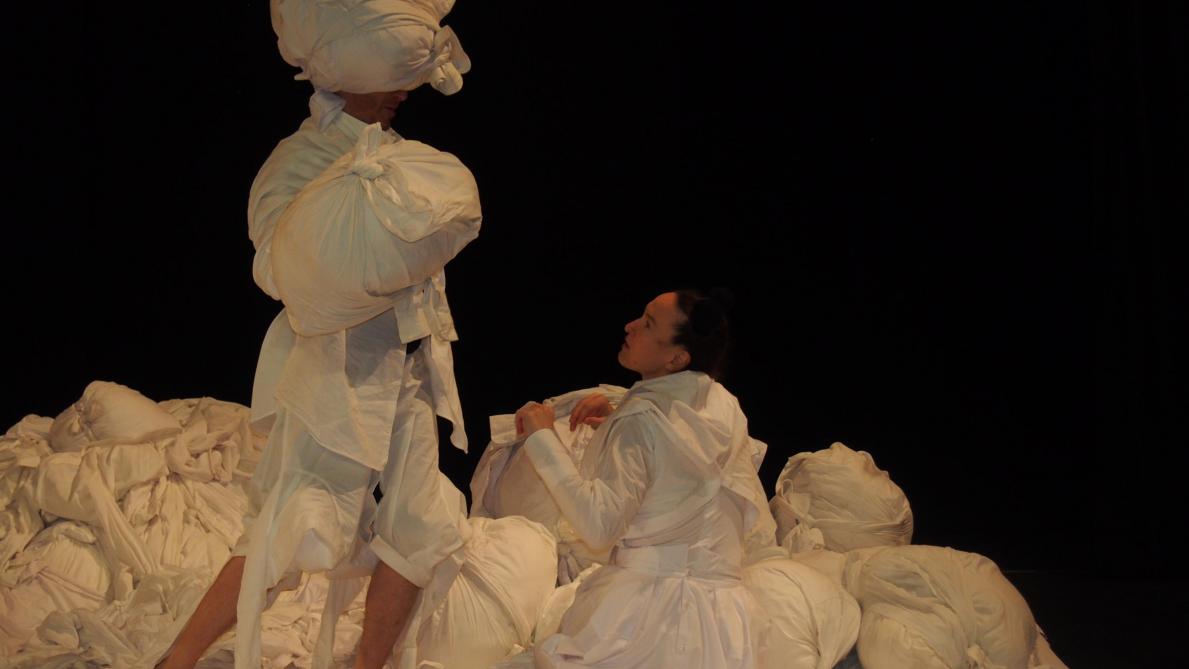 C Est Coton Un Voyage Sensoriel Dans Nos Armoires Avec La Compagnie Gingolph Gateau En Residence A L Art Deco De Sainte Savine